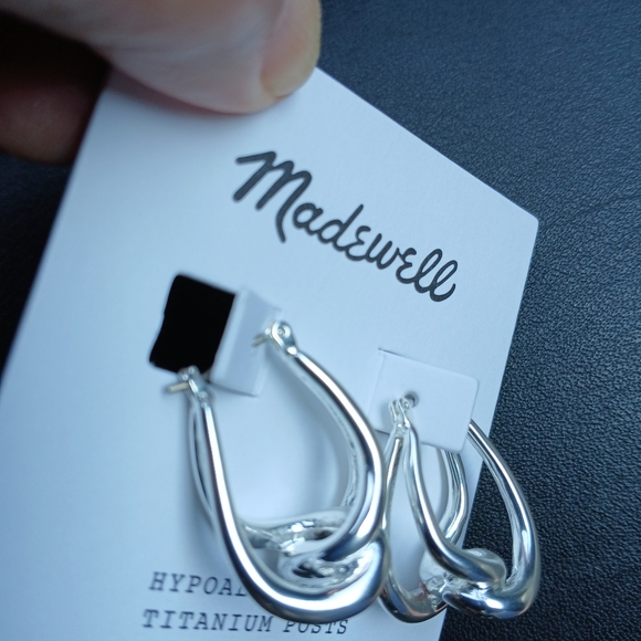 ❤️Madewell❤️ Beautiful ❤️ Intersecting Hoop Earrings💥Light Silver💥 - Picture 4 of 5